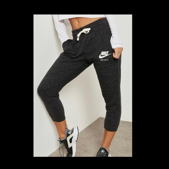 Nike Pants - 💥HP💥Nike Vintage Capri / Brand New With Tags ...